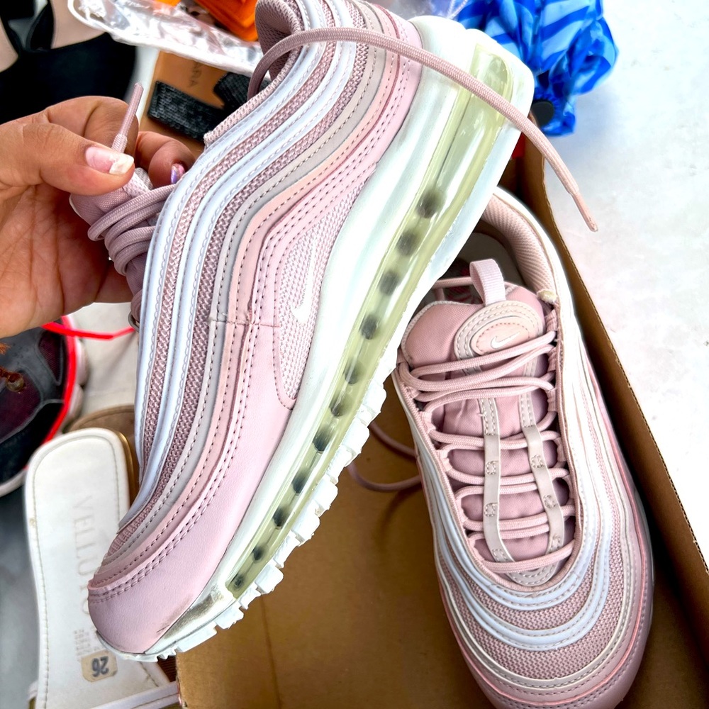 Nike shoes perfect condition